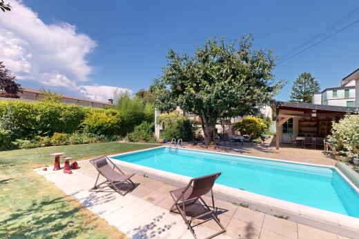 schwimmbad mit handlauf, terrasse, schwimmbad, und day time