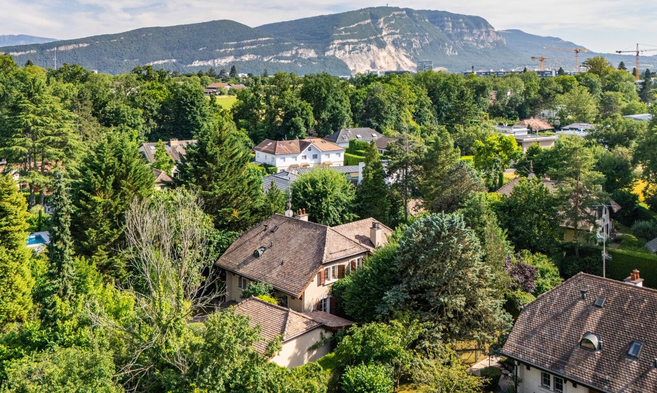 view of mountain backdrop
