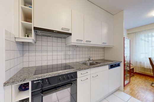 küche mit offene regale, ofen, dunstabzugshaube, weiße schränke, und inside property