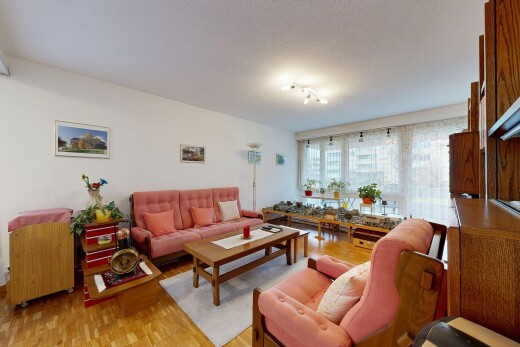 salon avec sol en finition bois, wood finish floor, cloison sèche, drywall, et inside property