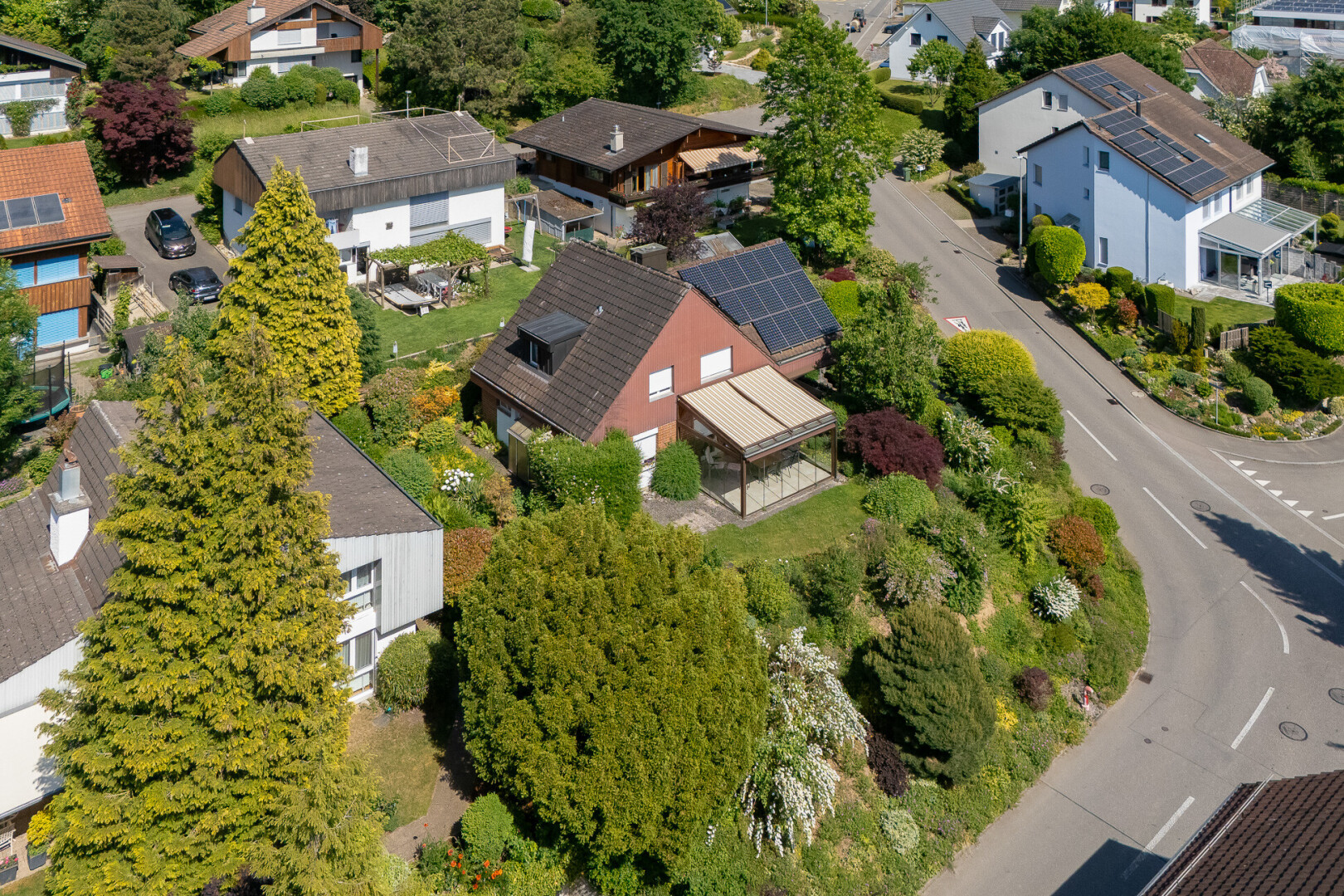 außenansicht mit wohngebietblick, residential view, und solaranlage