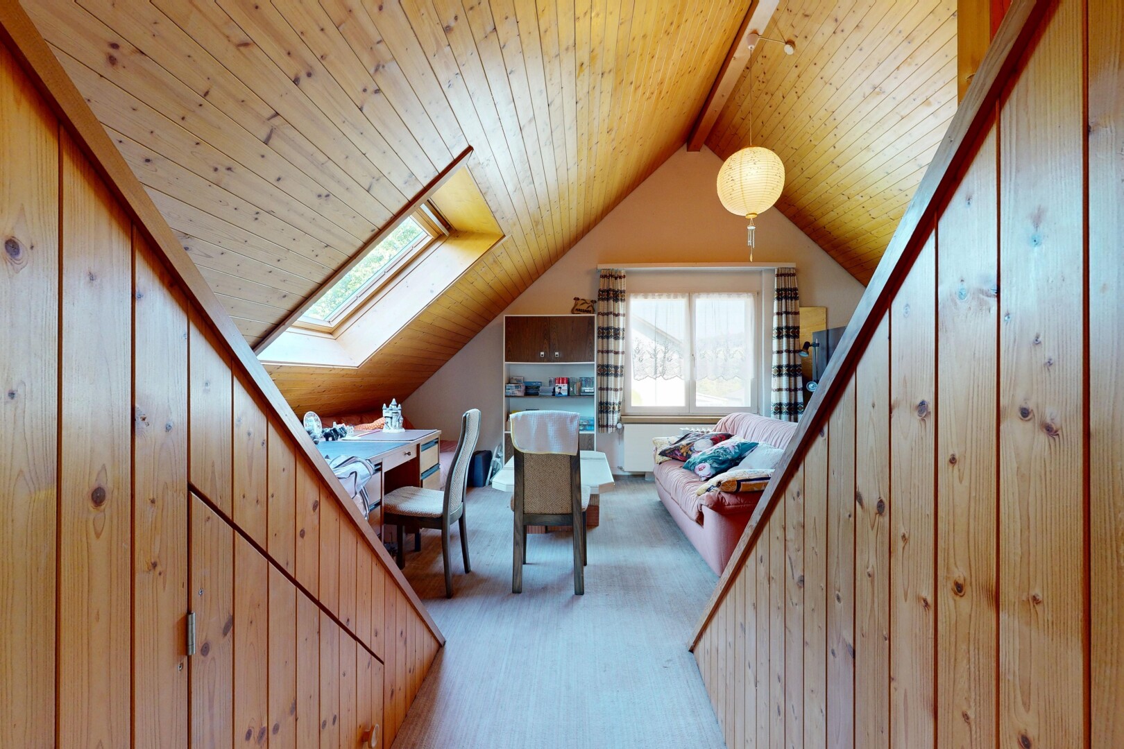 büro mit holzdecke, wood ceiling, dachschräge, vaulted ceiling, und inside property