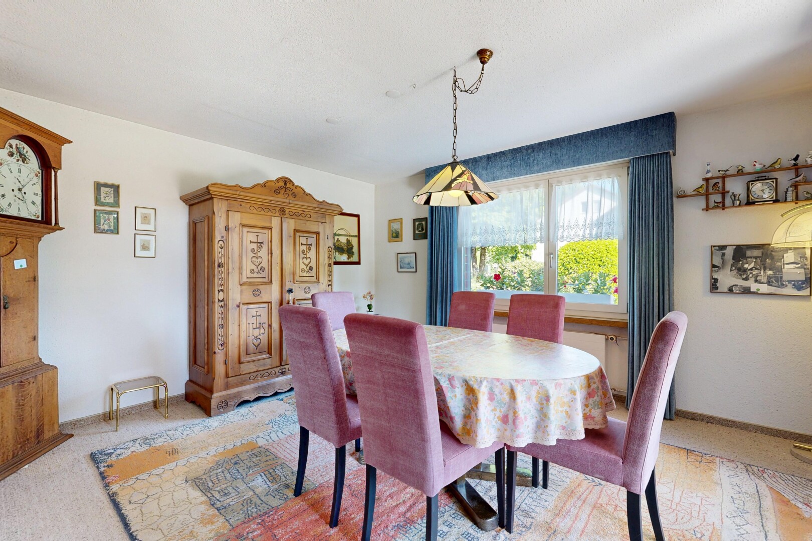 esszimmer mit inside property, gipskartonwand, drywall, natürliches licht, und natural light