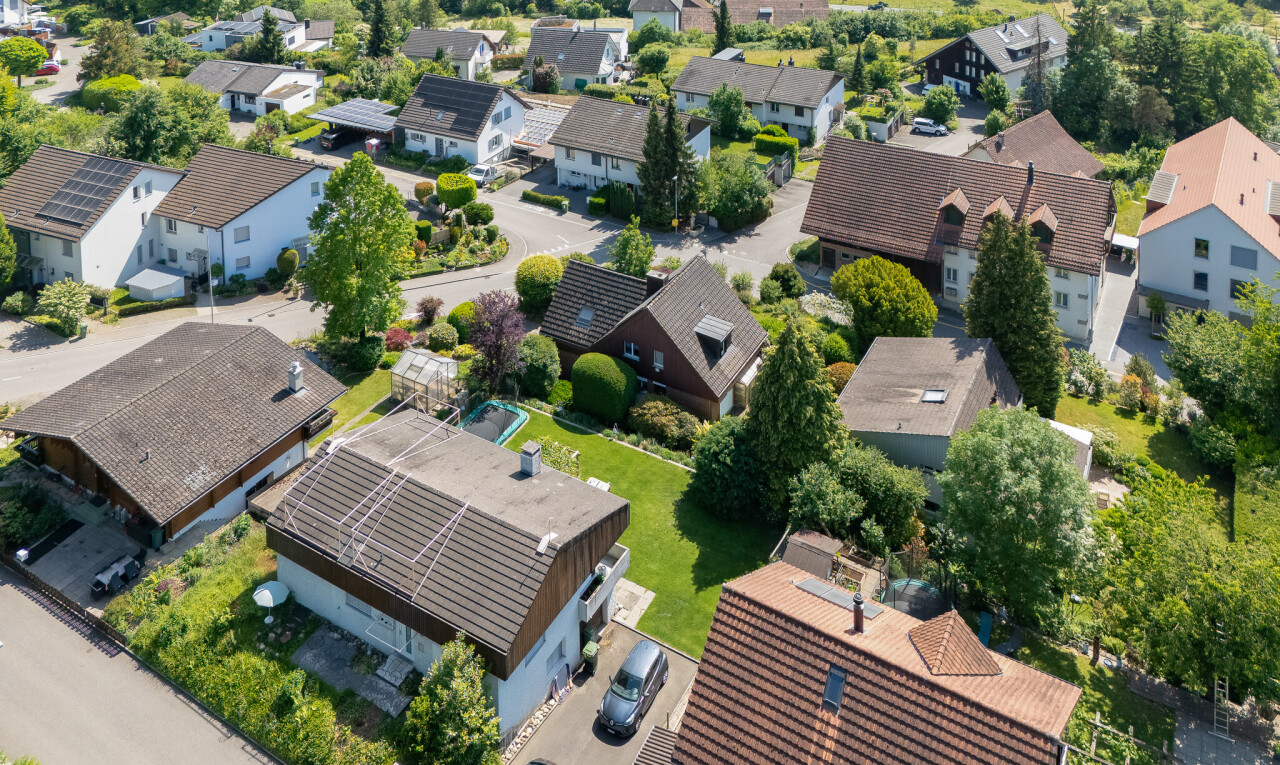 außenansicht mit solaranlage, wohngebietblick, und residential view