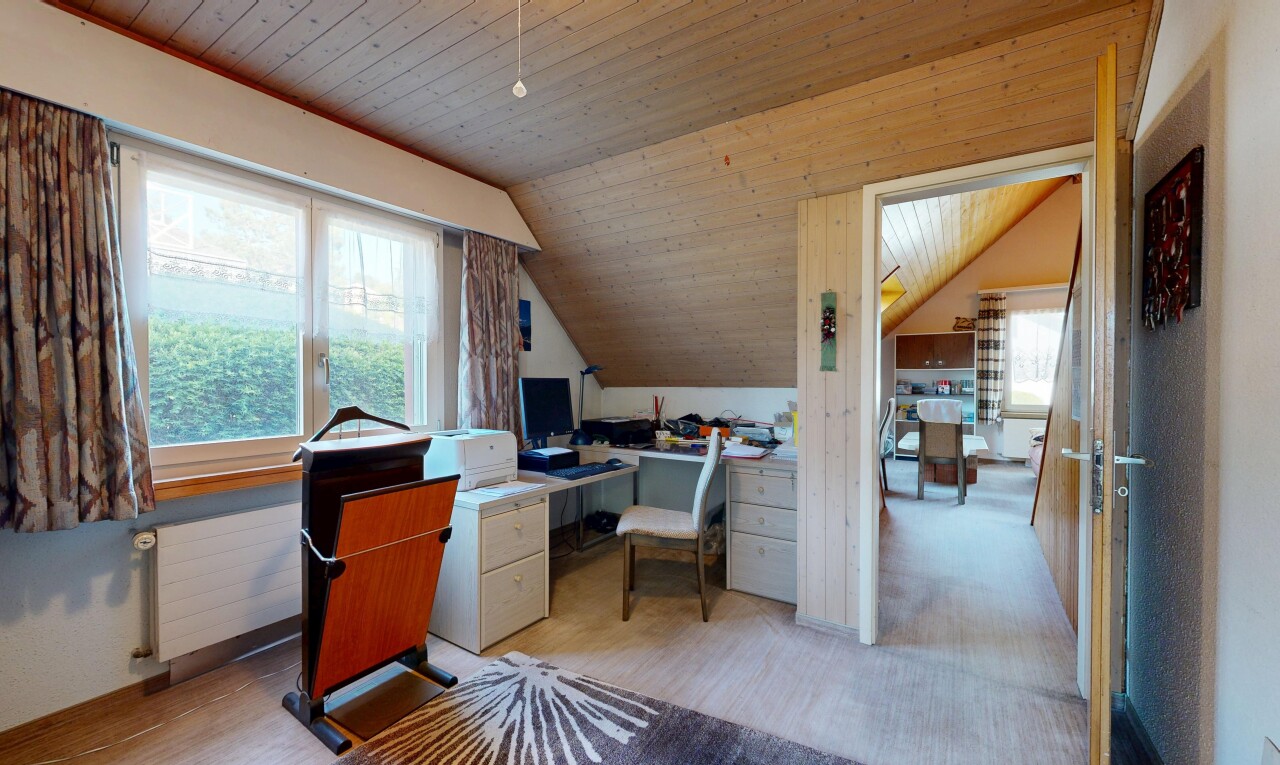 büro mit holzdecke, wood ceiling, light floor, bürobereich, und zusätzliches zimmer