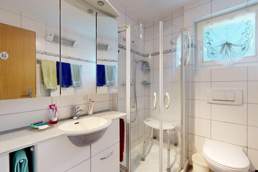 bad mit schminktisch, komplettes badezimmer, fliesenwand, tile wall, und dusche
