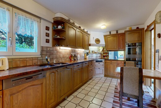 küche mit arched cabinets, bogenförmige schränke, light floor, raised cabinets, und hochgezogene schränke
