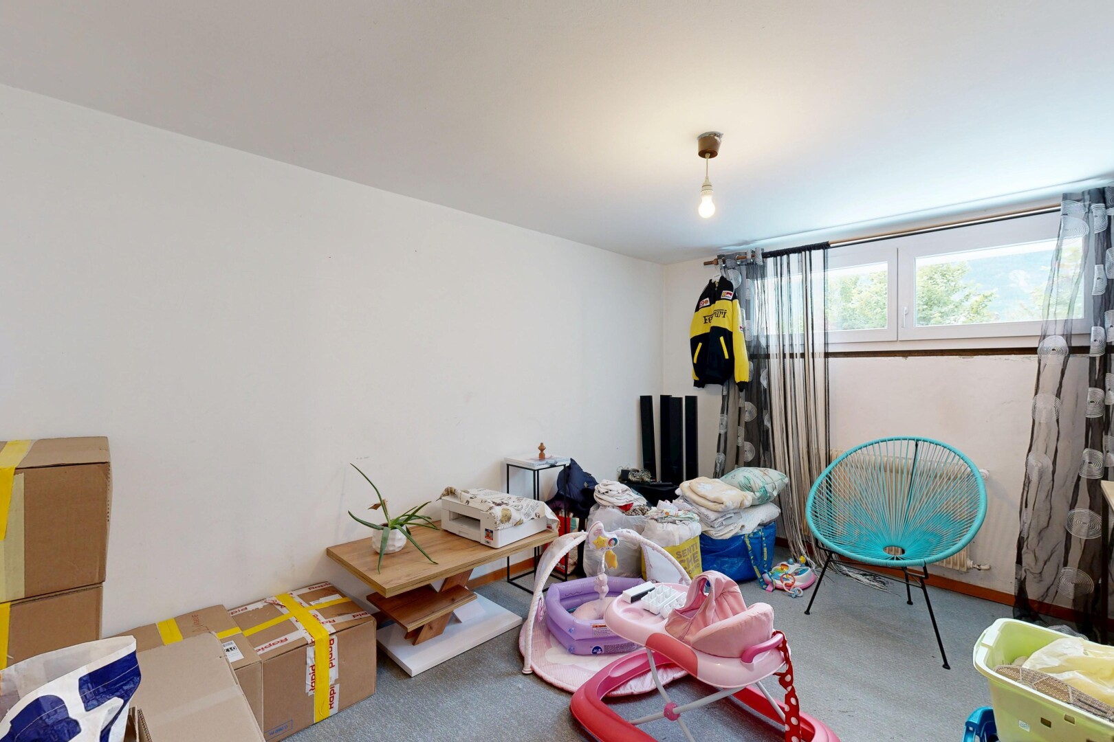 chambre avec lumière naturelle, natural light, cloison sèche, drywall, et moquette