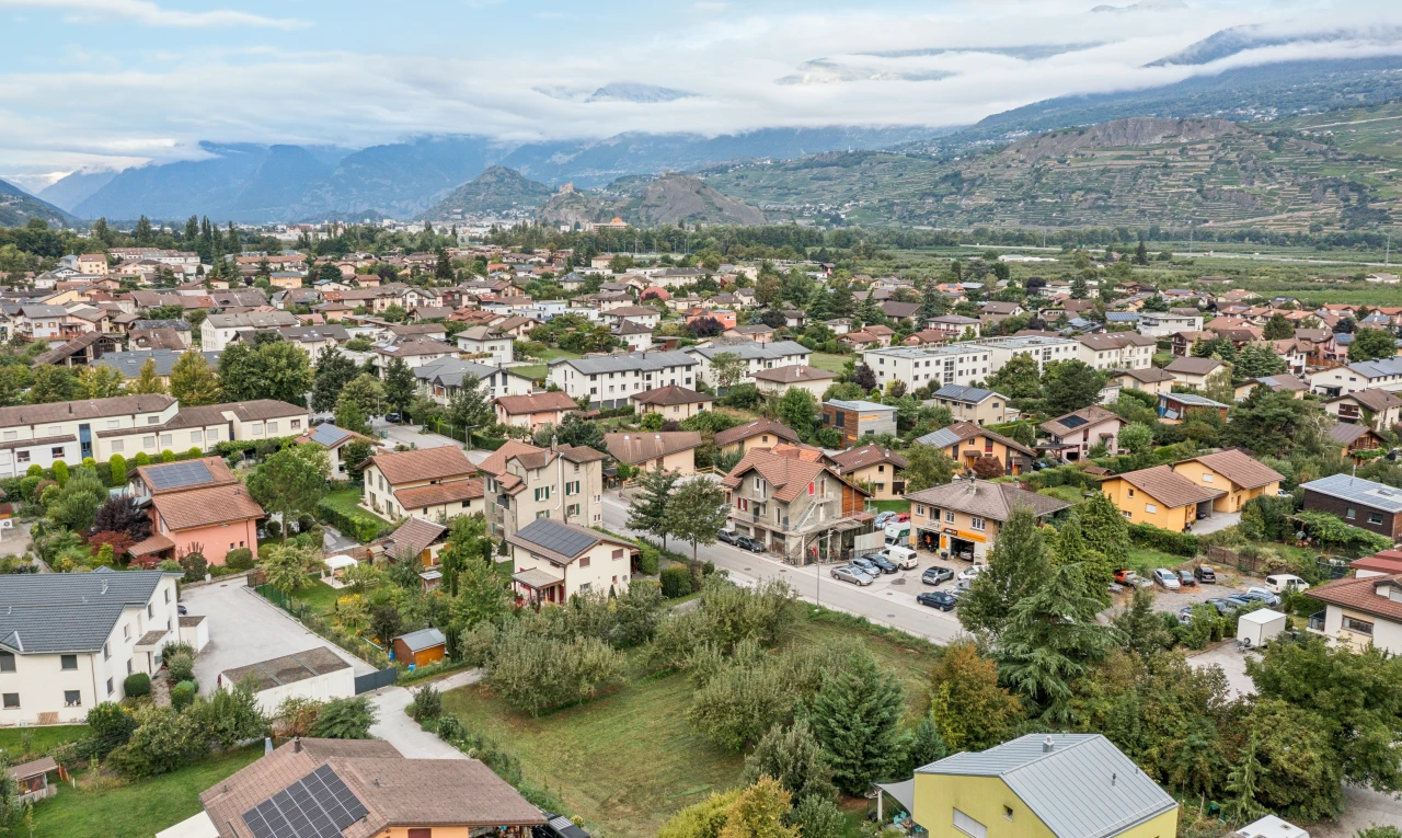 vue sur la montagne avec mountain view, vue sur la montagne, day time, residential view, et vue résidentielle