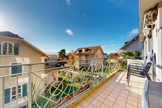 balcon avec from property et day time