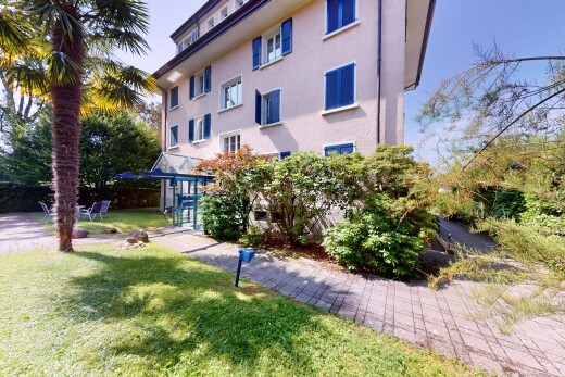 garten mit property visible und rasen