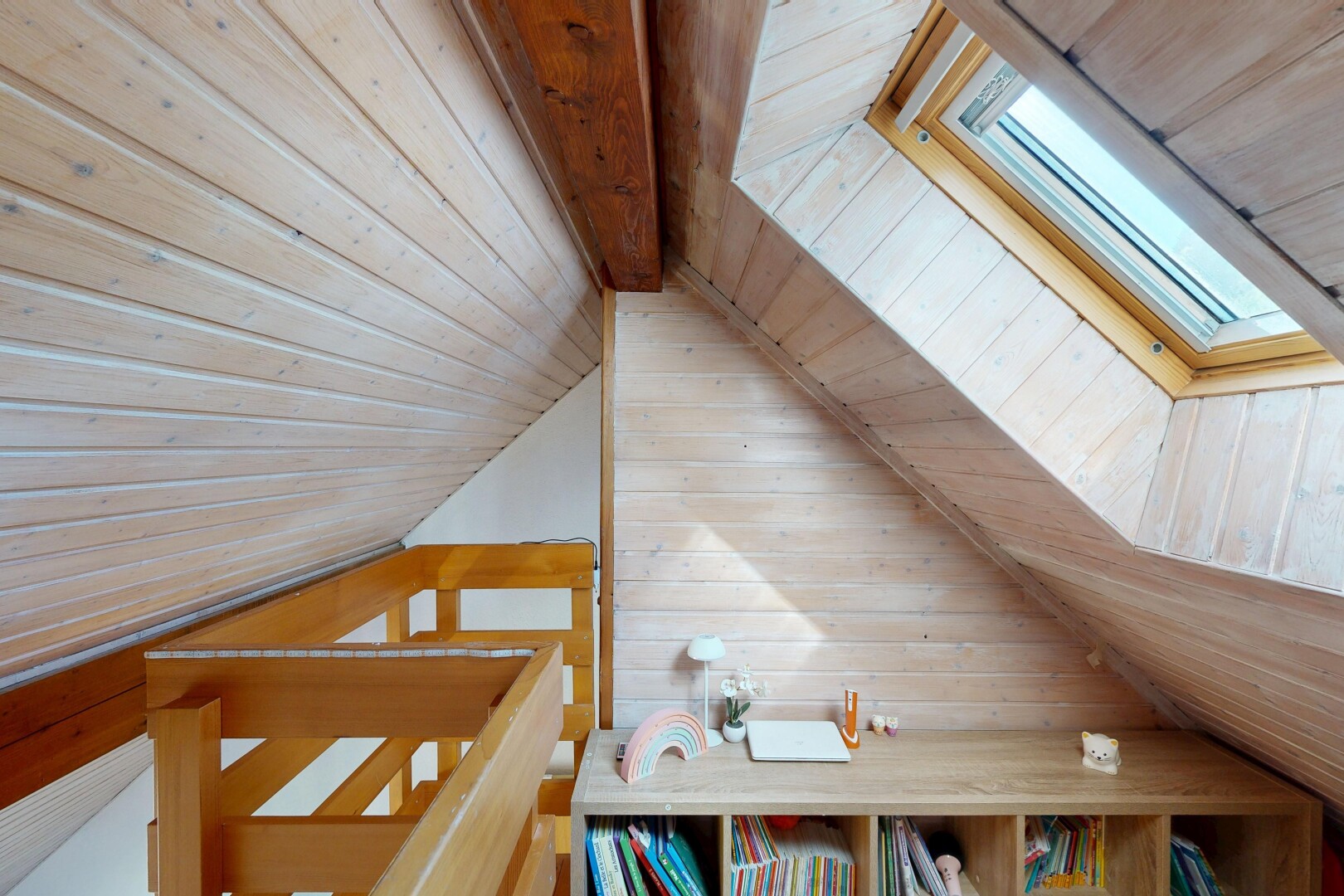 treppe mit wood ceiling, holzdecke, beamed ceiling, balkendecke, und inside property