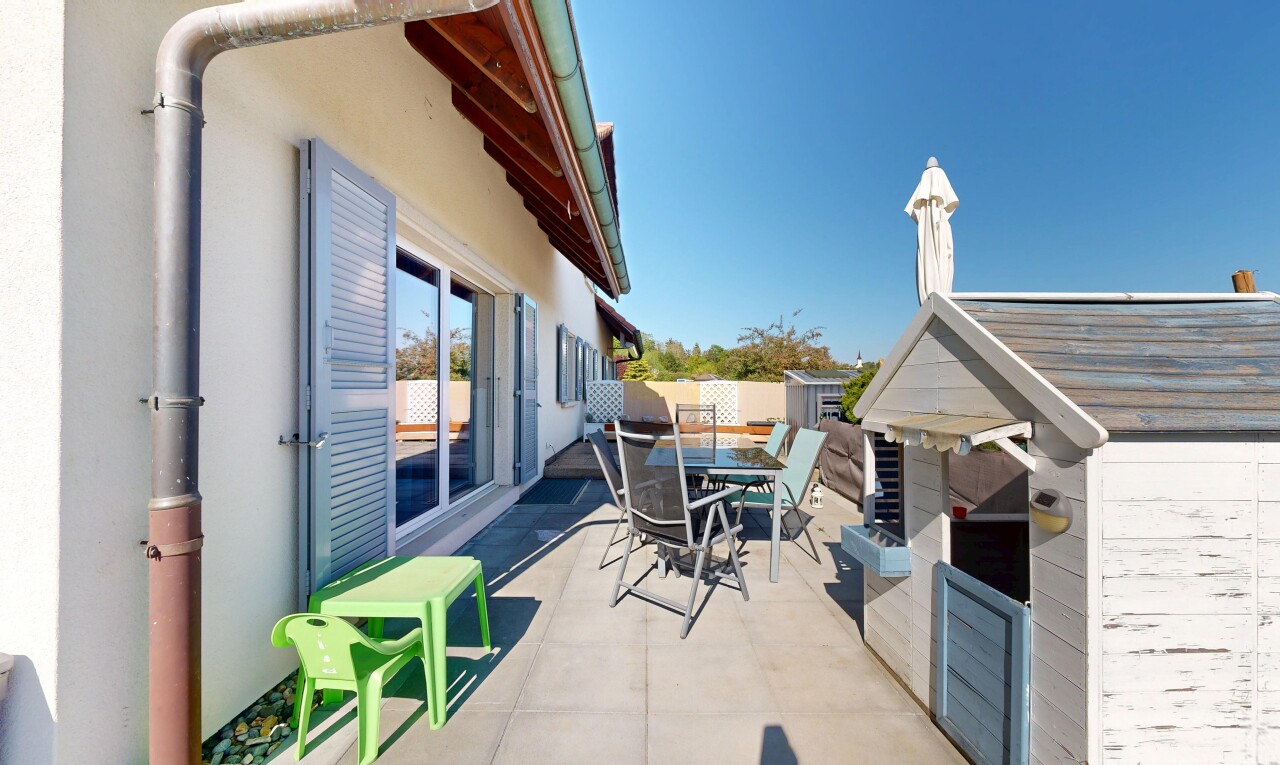 terrasse mit day time, essbereich im freien, terrasse, und from property
