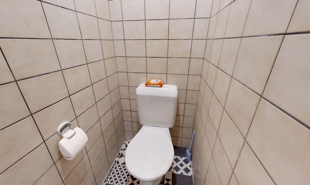 bad mit toilette und gäste-wc