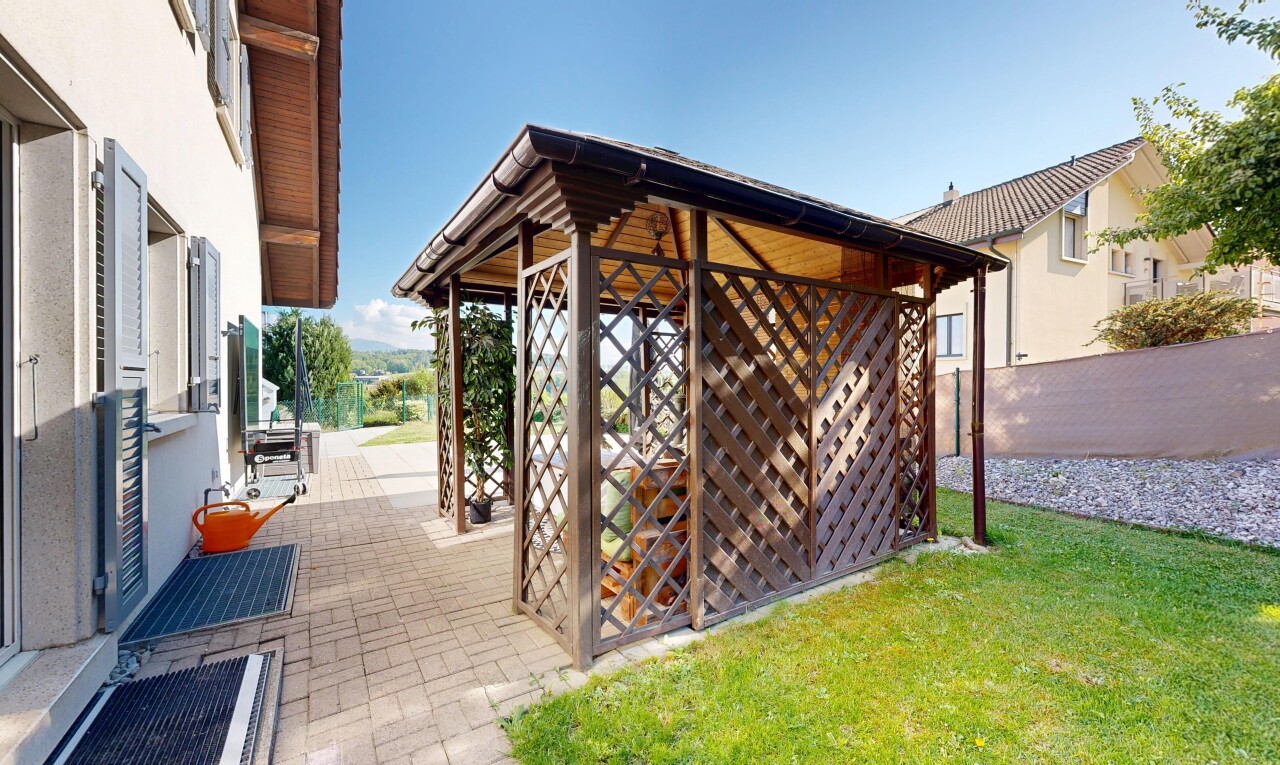 außenansicht mit from property, day time, terrasse, und rasen