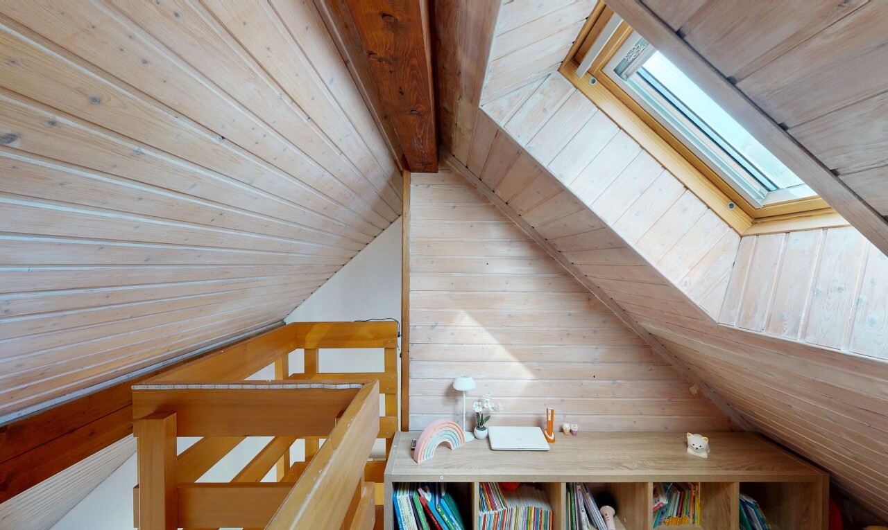 treppe mit wood ceiling, holzdecke, beamed ceiling, balkendecke, und inside property