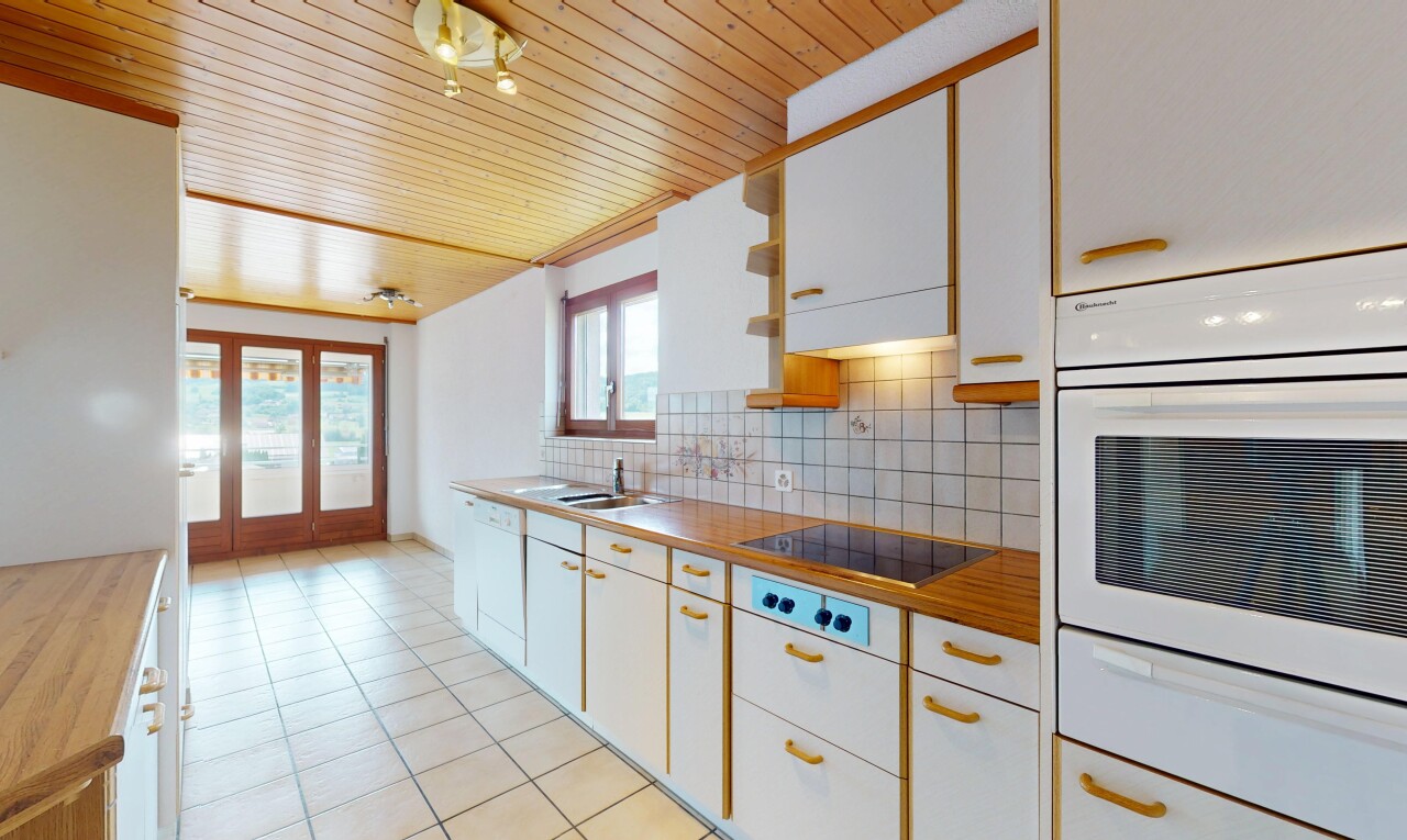 cuisine avec backsplash, dosseret, natural light, lumière naturelle, et tiroir chauffant