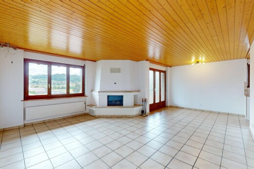 salon avec natural light, lumière naturelle, wood ceiling, plafond en bois, et inside property