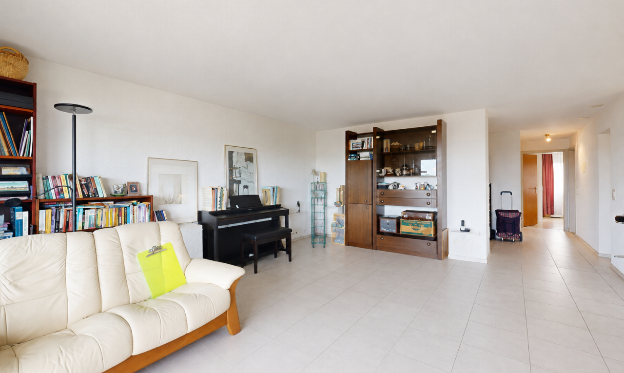 wohnzimmer mit inside property, drywall, gipskartonwand, und light floor