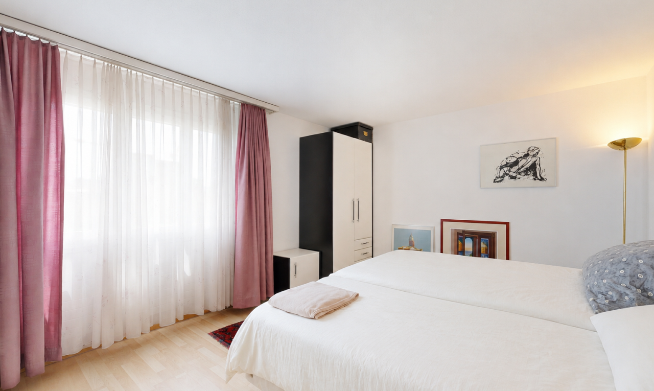zimmer / schlafzimmer mit inside property, natürliches licht, natural light, gipskartonwand, und drywall