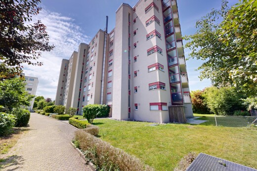 extérieur du bâtiment avec vue sur le complexe d'appartements, apartment complex view, from community, et day time