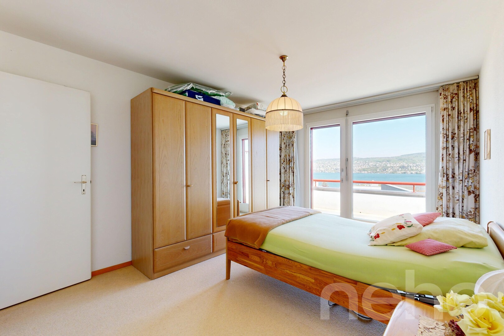 zimmer / schlafzimmer mit gipskartonwand, drywall, inside property, teppich, und carpet