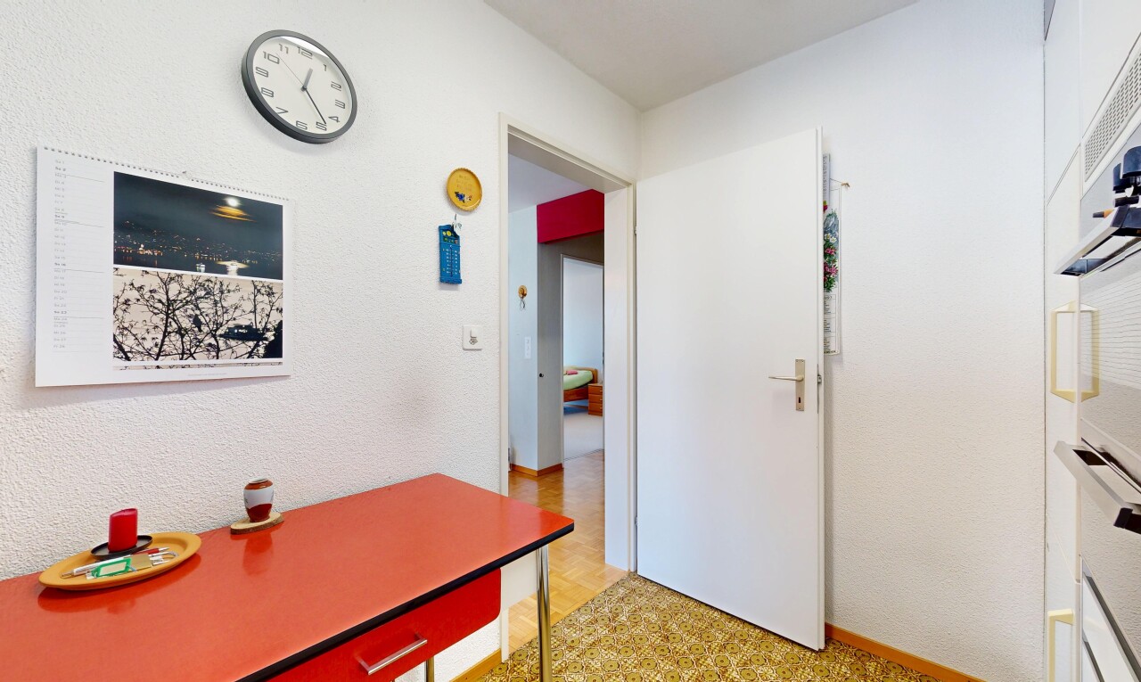 halle / korridor mit inside property und light floor