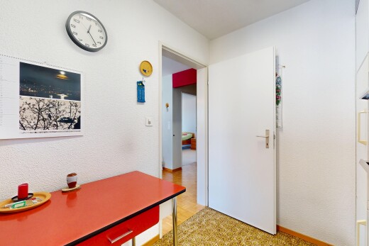halle / korridor mit inside property und light floor