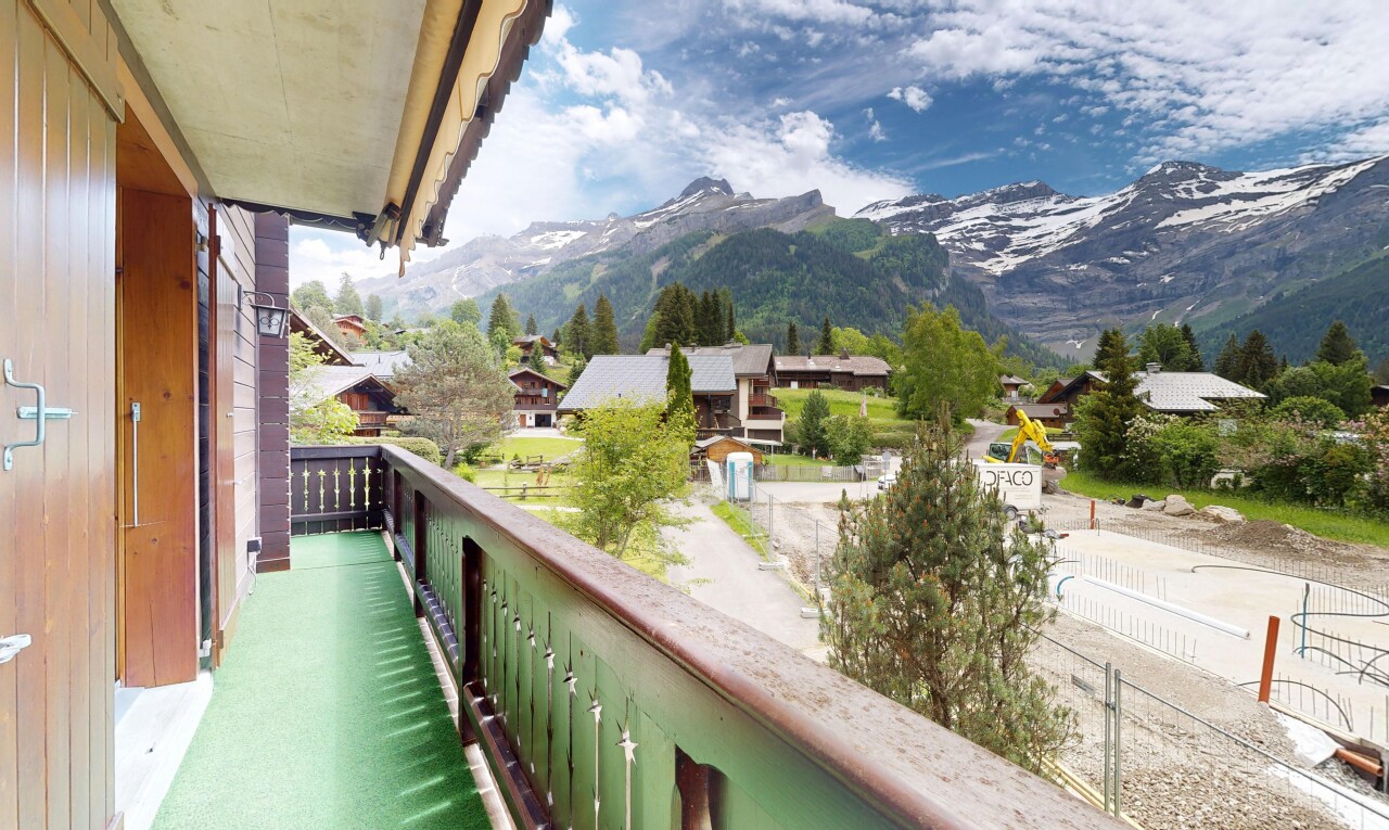 balcony featuring a mountain view