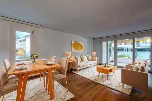 wohn- / esszimmer mit inside property, wood finish floor, holzfußboden, natural light, und natürliches licht