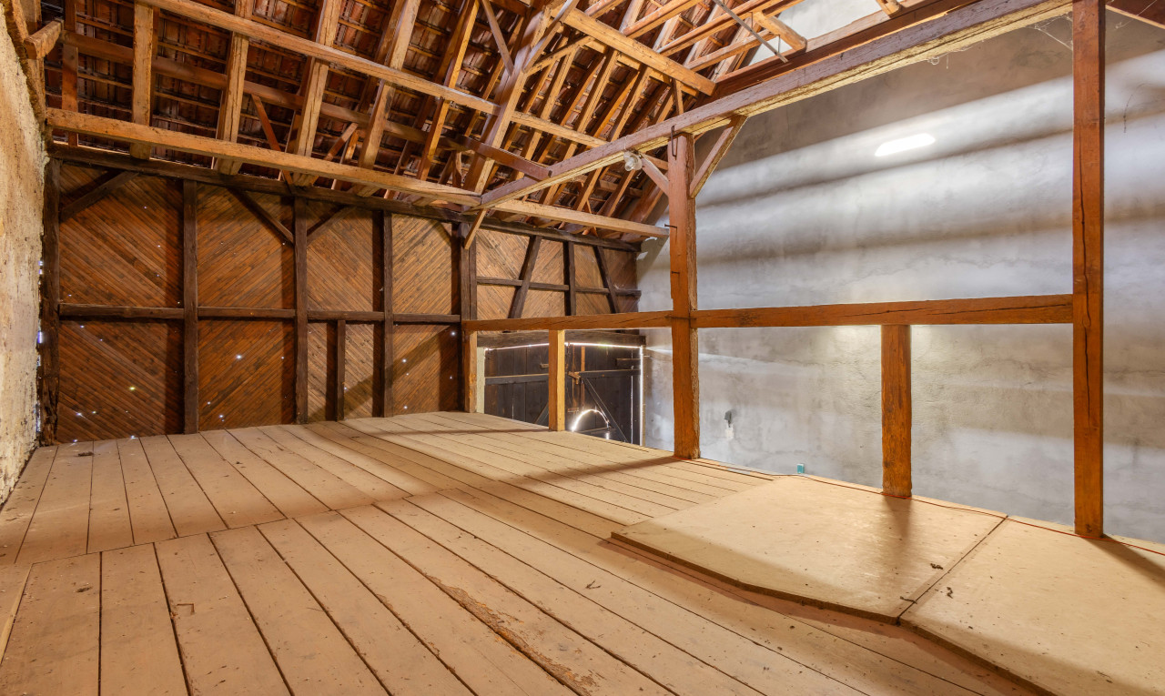 espace intérieur avec plancher de bois