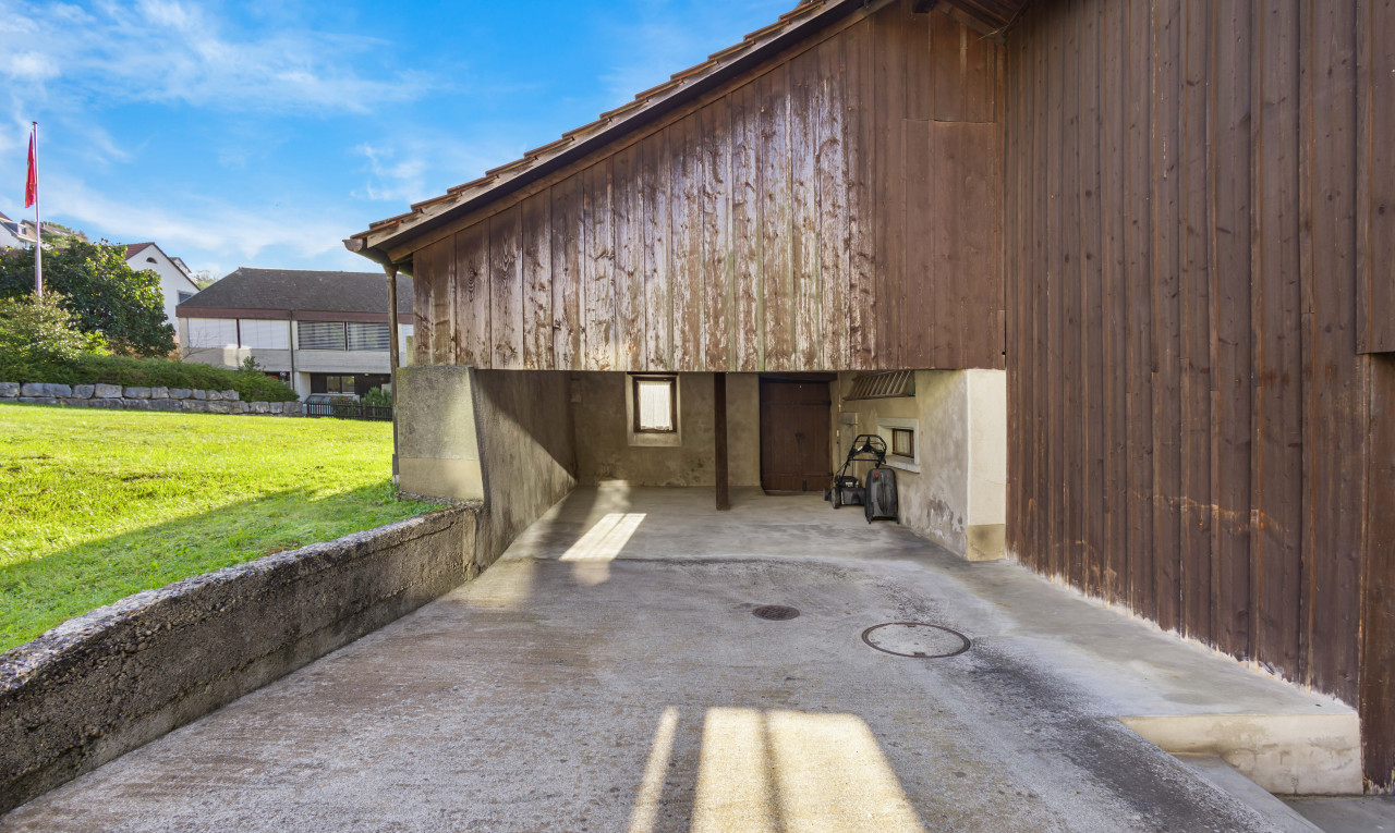 terrasse avec patio et pelouse