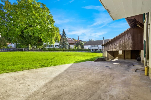 terrasse avec clôture, patio, et pelouse