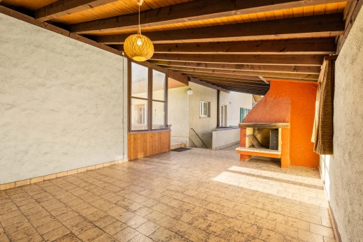 espace intérieur avec plafond de bois