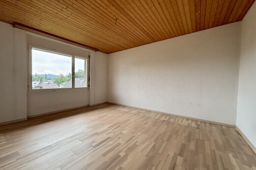 leerer raum mit natürliches licht, natural light, holzfußboden, wood finish floor, und inside property