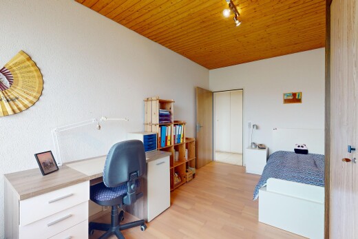 büro mit holzdecke, holzfußboden, bürobereich, und deckenbeleuchtung
