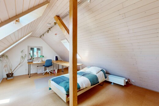 zimmer / schlafzimmer mit zusätzliches zimmer, inside property, teppich, carpet, und dachschräge