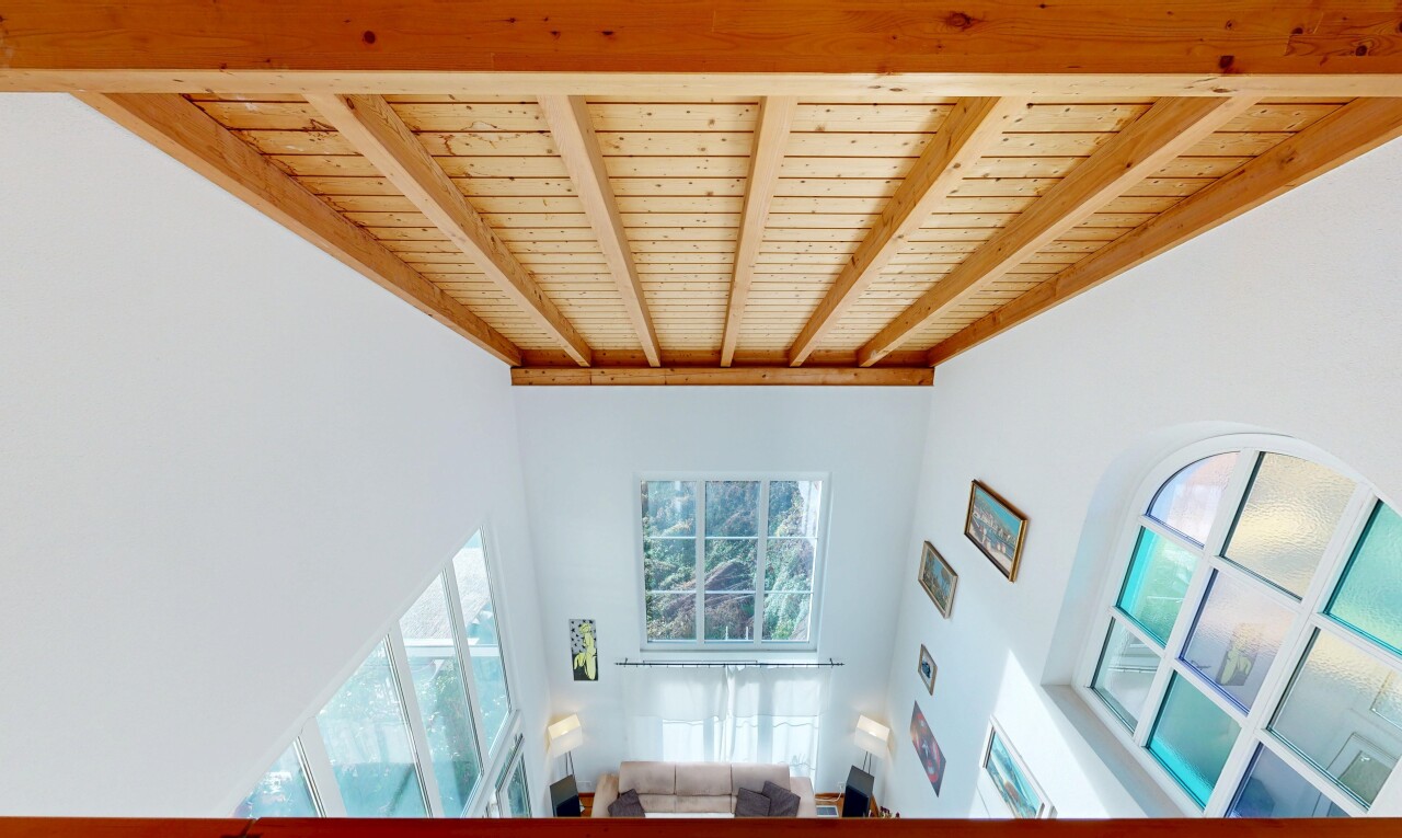 escaliers avec ventilateur pour toute la maison, plafond haut, high ceiling, cloison sèche, et drywall