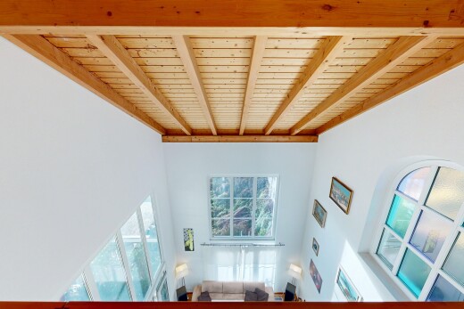 escaliers avec ventilateur pour toute la maison, plafond haut, high ceiling, cloison sèche, et drywall