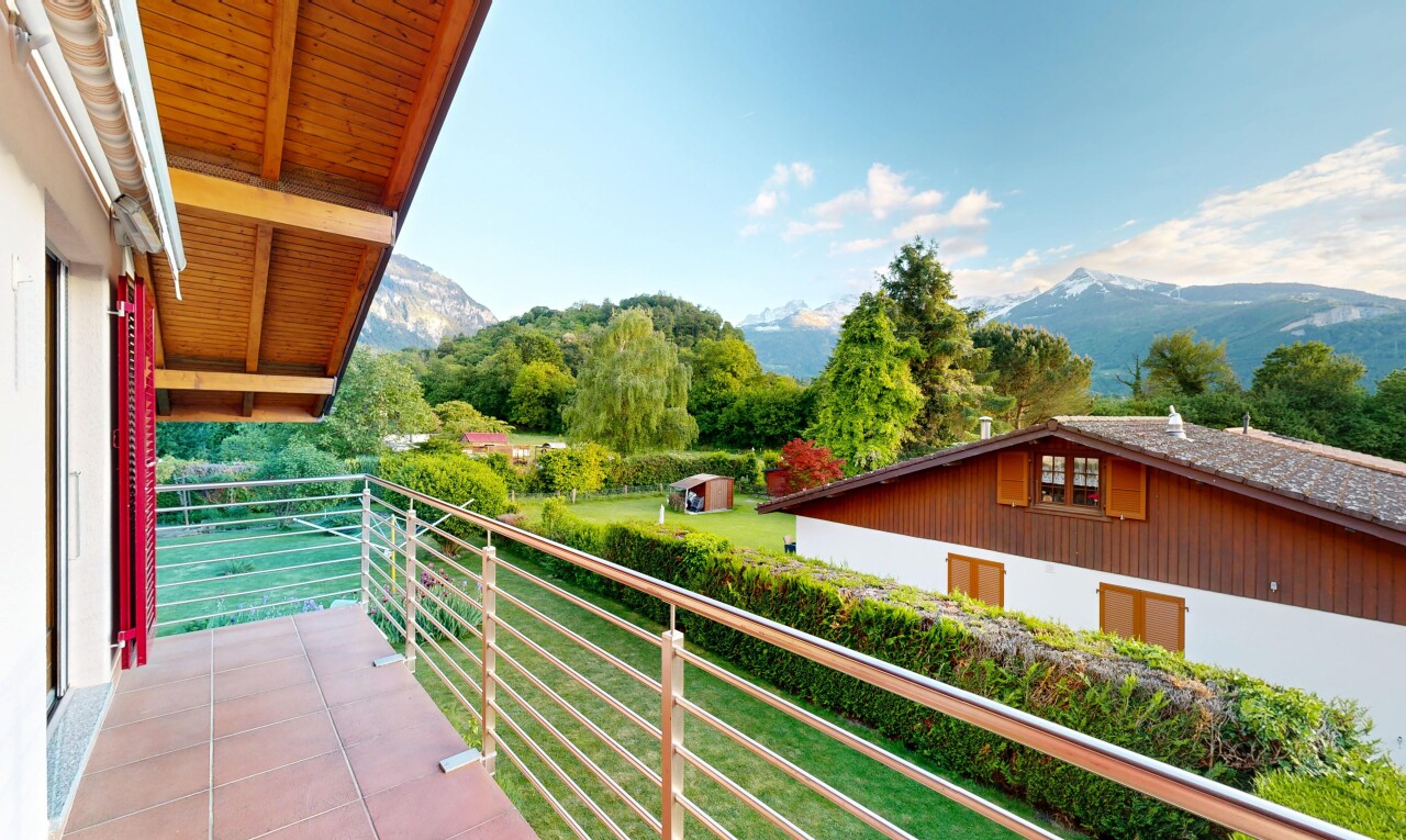 balcon avec vue sur la montagne, mountain view, from property, balcon, et day time