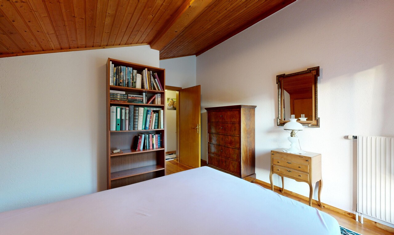 chambre avec plafond en bois, wood ceiling, inside property, cloison sèche, et drywall
