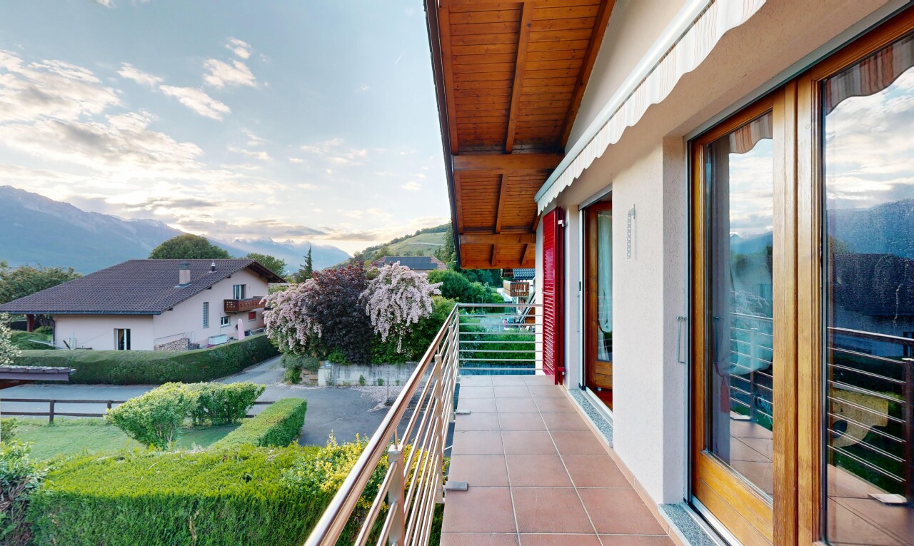 balcon avec balcon et from property
