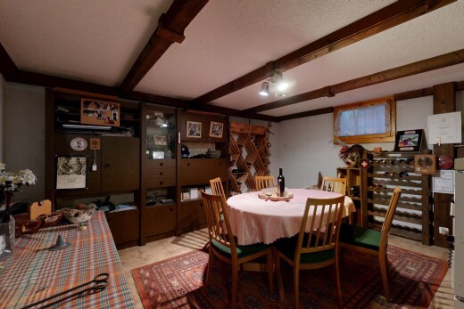 salle à manger avec inside property, plafond à poutres, beamed ceiling, et light floor