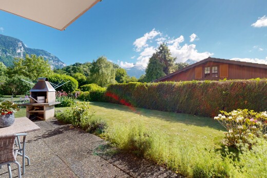 jardin avec from property, pelouse, day time, mountain view, et vue sur la montagne