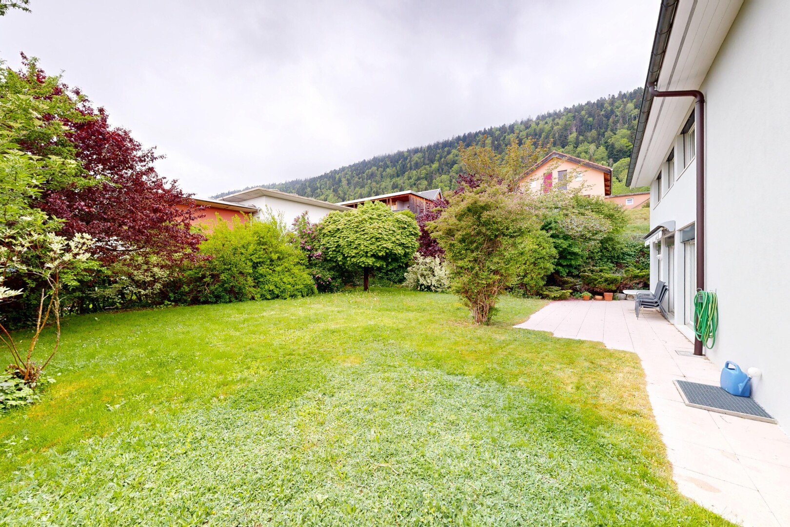 garten mit from property, overcast, und rasen