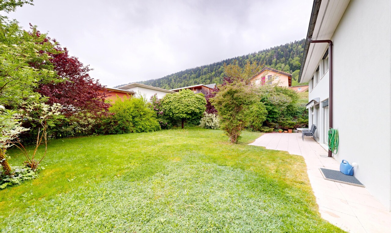 garten mit from property, overcast, und rasen