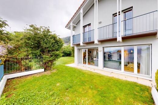außenansicht mit balkon, from property, overcast, stuckverkleidung, und rasen