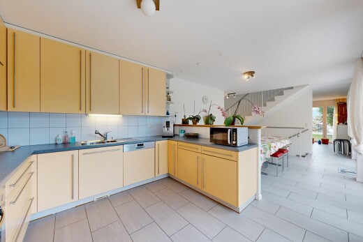 küche mit küchentheke, kitchen peninsula, light floor, arbeitsplatten, und dark countertops