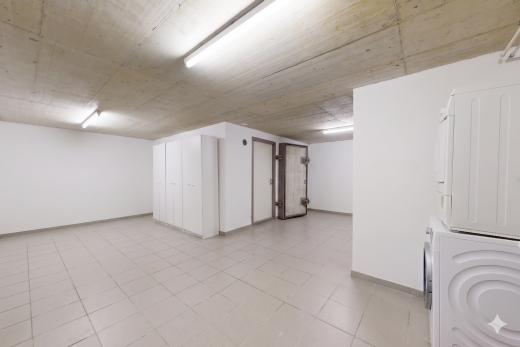 leerer raum mit light floor, waschturm, gipskartonwand, drywall, und inside property