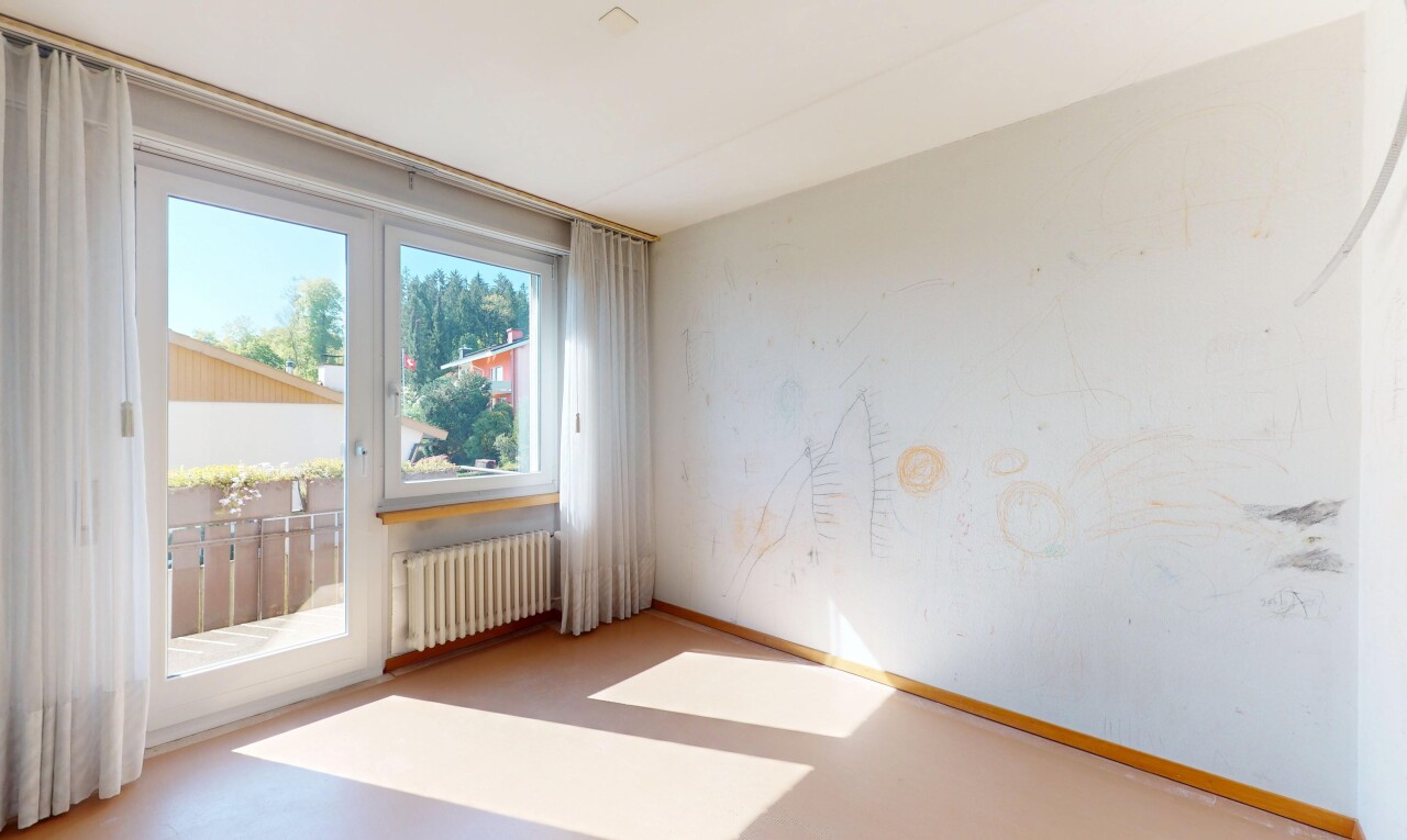 leerer raum mit kühler, natürliches licht, natural light, inside property, und day time